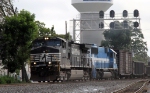 NS 8922 leads train 188 past the signals at Aycock